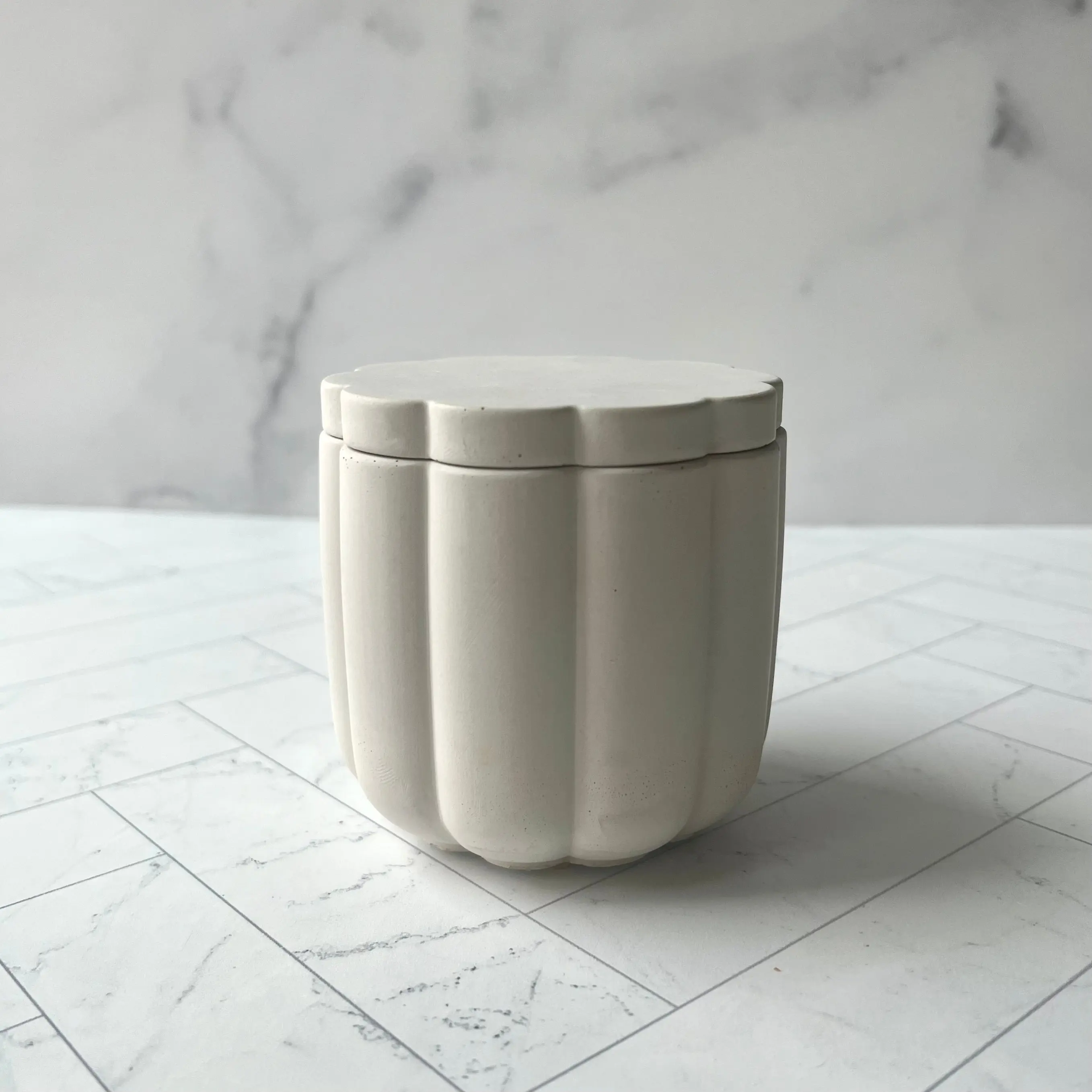 Scallop Jar in Light Gray