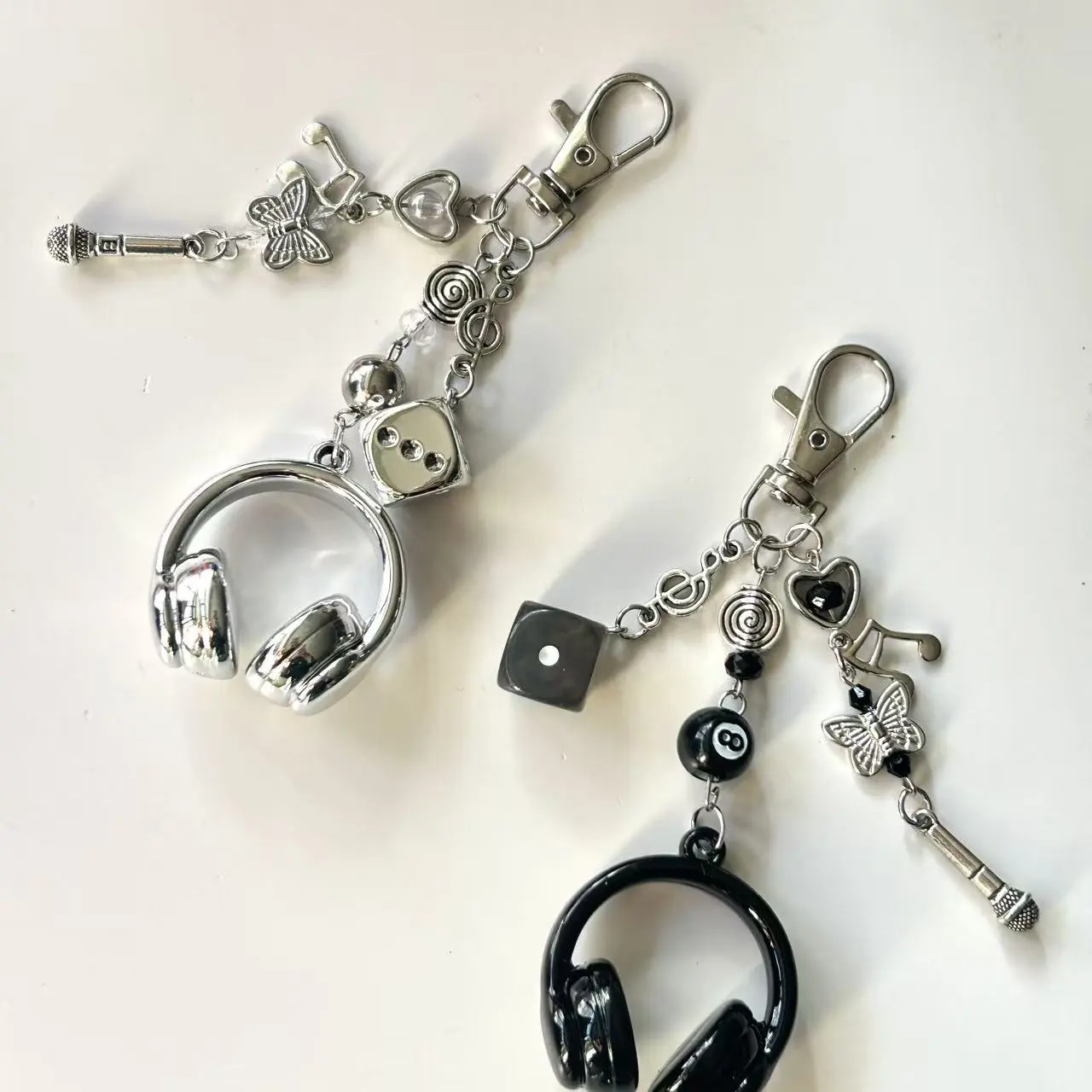 2pcs Ins Style Music Headphone & Butterfly Charms Bag Keychain Phone Chain Unisex Backpack Pendant for Women Men, Ideal Gift for Couples Best Friends