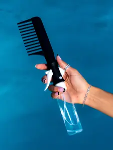 Wašté Comb with Nozzle for Spray As You Go Hydrating and Styling For Textured Hair