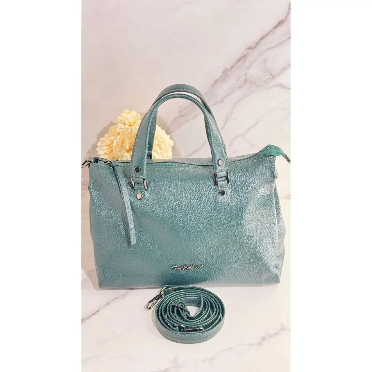 Emerald Grace: The Perfect Fusion of Elegance and Functionality