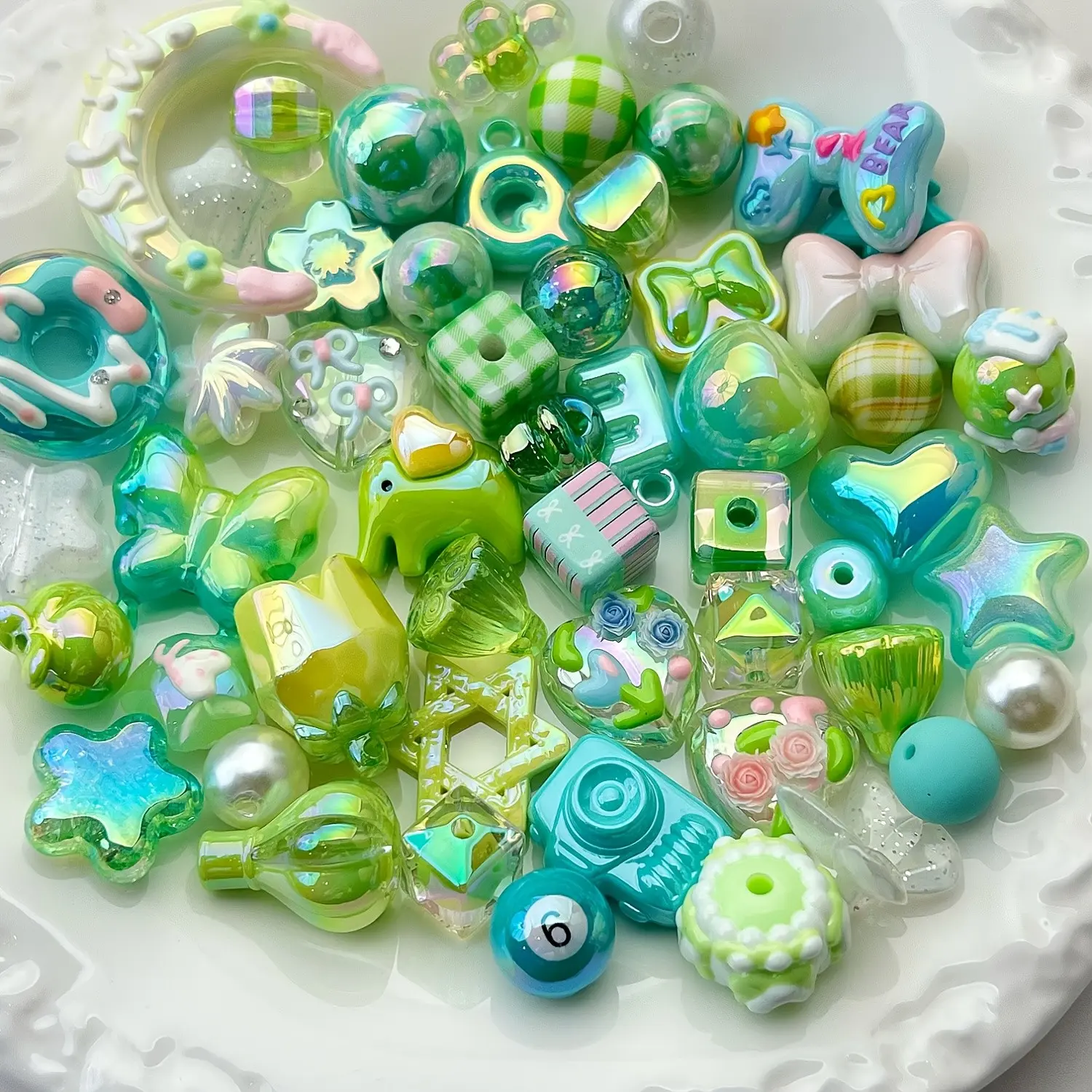 30/50pcs Acrylic UV Beads Mix, Diy Mixed Beads, Beads for Crafts, Beads for Jewelry Making, Heart Camera Lotus Balloon Bowknot Shapes, Romantic Fresh Style for DIY Hair Rope Bracelet Keychain Necklace Earrings