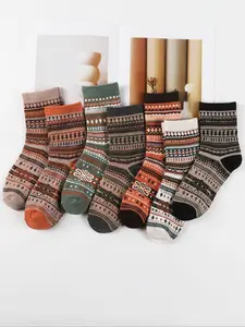 7 pairs of comfortable retro-style high socks, with nature as the theme, featuring elastic, beautiful, fashionable and Geometric patterns, suitable for both men and women