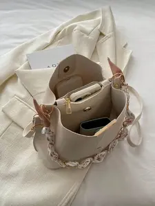 PU Leather Bucket Bag with Chain Decoration, Stylish Women's Crossbody Bag for New Year, Trendy Handbag for Fashion Lovers, Chain Strap Crossbody