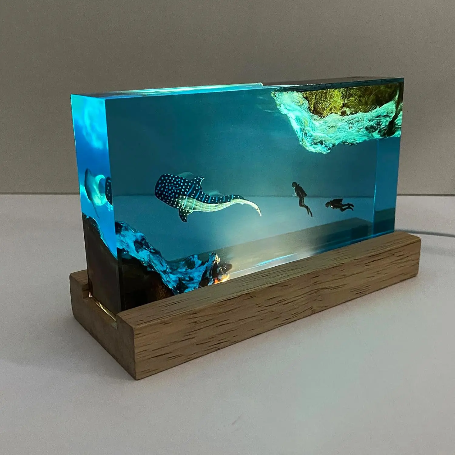 Ocean Resin Handicrafts, Whale Shark and Diver High-End Gift Ornament, Unique Home Decor Light, Perfect Unique Gift Idea, Resin Animal Sculptures, Resin Animal Ornaments, Figurines