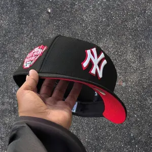 New Era NY Yankees Black Red 9FORTY Hat Urban Street Fit, Adjustable Baseball Cap Clean Logo With Red Undervisor, Adjustable Snapback