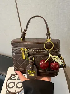 This Women's Crossbody Bag Can Be Carried As A Shoulder Bag or A Handbag. Made of Durable and Stain-resistant PU Material, It Features A Metal Zipper Closure for Enhanced Longevity, Making It Ideal for Daily Outings and Commuting.