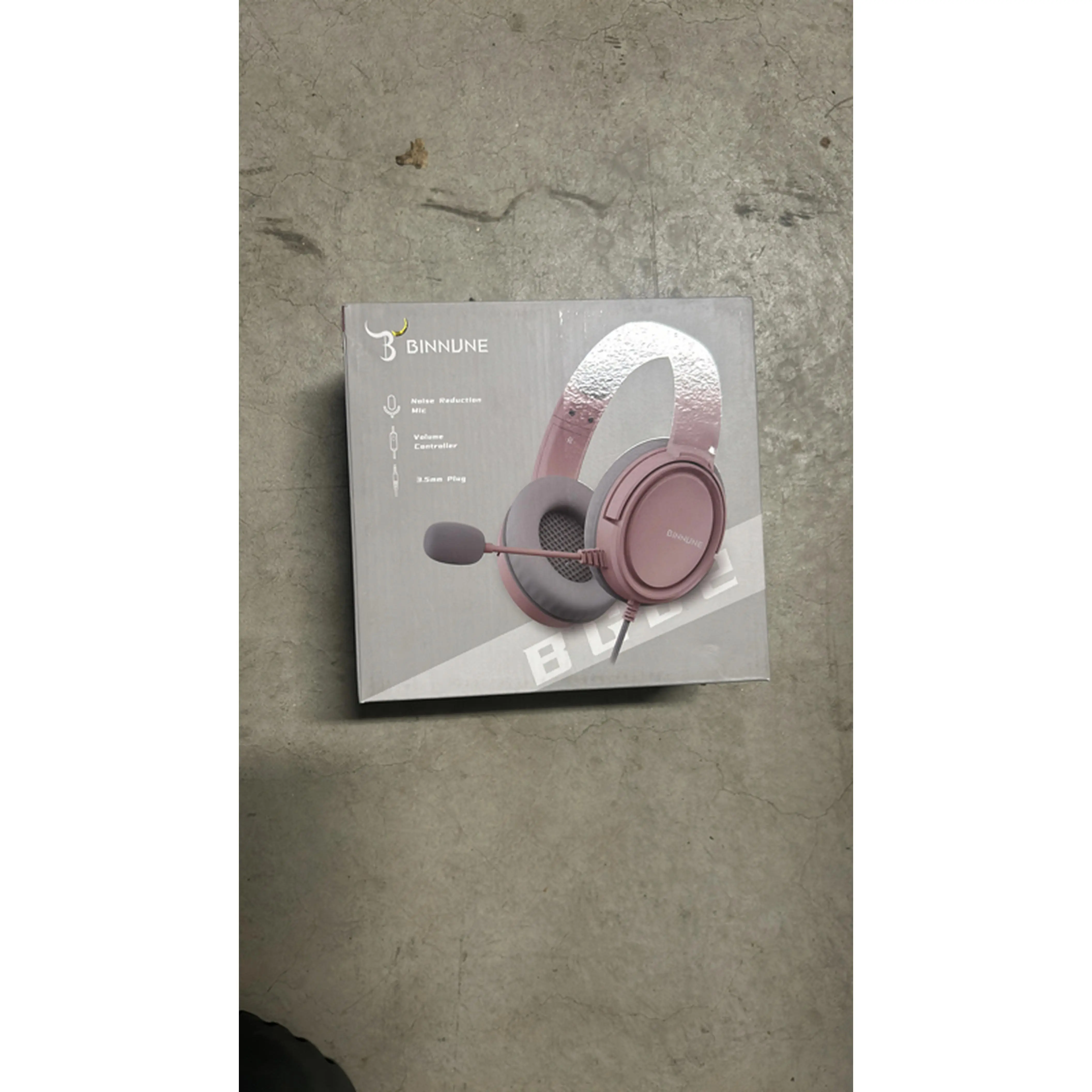 Binnuhe Pink Headphones with Microphone and Comfortable Fit for Audio Enthusiasts