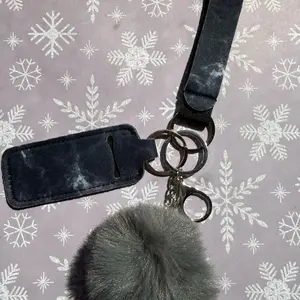 Winter-themed Keychain with Velvet Tag and Fuzzy Pom-pom Accessory
