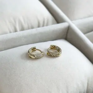 Huggie Earrings For Kids Gold Plated 14k Hipoalergenic Sparkling Design Safe for Children's Wear TT5