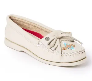 Minnetonka Women's Nizhoni Beaded Leather Moccasin Minnetonka Women's Nizhoni Beaded Leather Moccasin