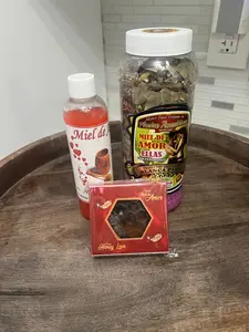 El set miel de amor es una poderosa combinación de esencia y preparados tradicionales para atraer el cariñosa pasión y la armonía emocional.