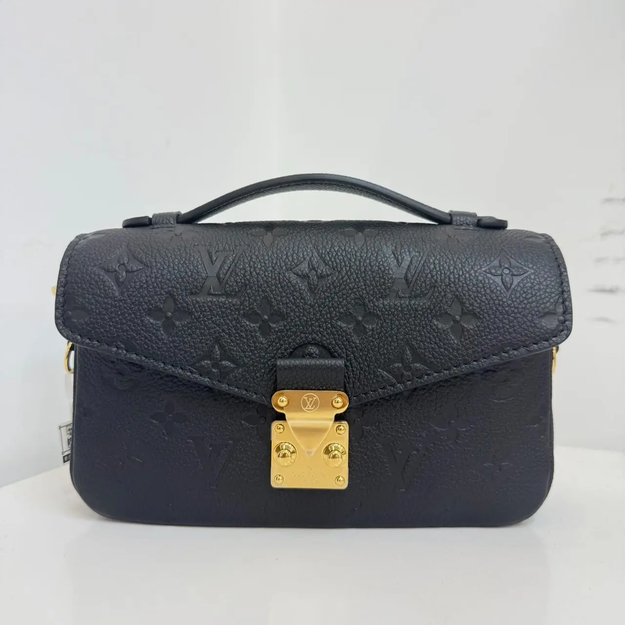 Pre-owned Louis Vuitton leather Messenger Bags east west Pochette Métis Messenger Bag【Senza 2】