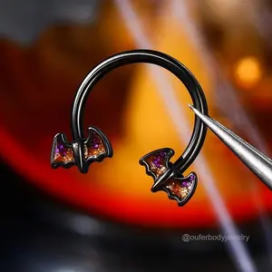 Oufer 16G Halloween Glitter Bat CBR Ring Cosmic Goth Sparkle 316 Stainless Steel Body Piercing Jewelry Black Finish Unisex Fashion Accessory