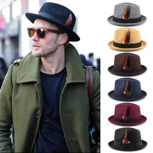 A Gentleman'S Bowler Hat Made of Felt, Suitable for Middle-Aged And Elderly Men, Featuring a Rolled Brim And a Stylish British Design with Feathers.