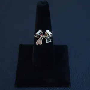 Anillo de Lazo Oro 10K para Mujer | Diseño Elegante y Delicado