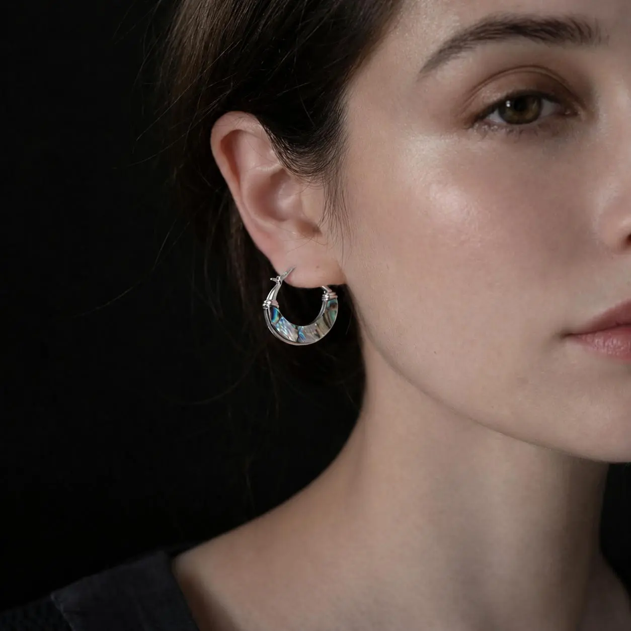 Women's Gold Plain Copper Alloy Abalone Shell Huggie Small Hoops Earrings - Iridescent Ocean Beach Charm, Minimalist Lightweight Dainty Costume Jewelry, Everyday Gift for Women, Affordable Fashion, Coastal Feminine Aesthetic Resort Wear, Beach Girl Aesthe