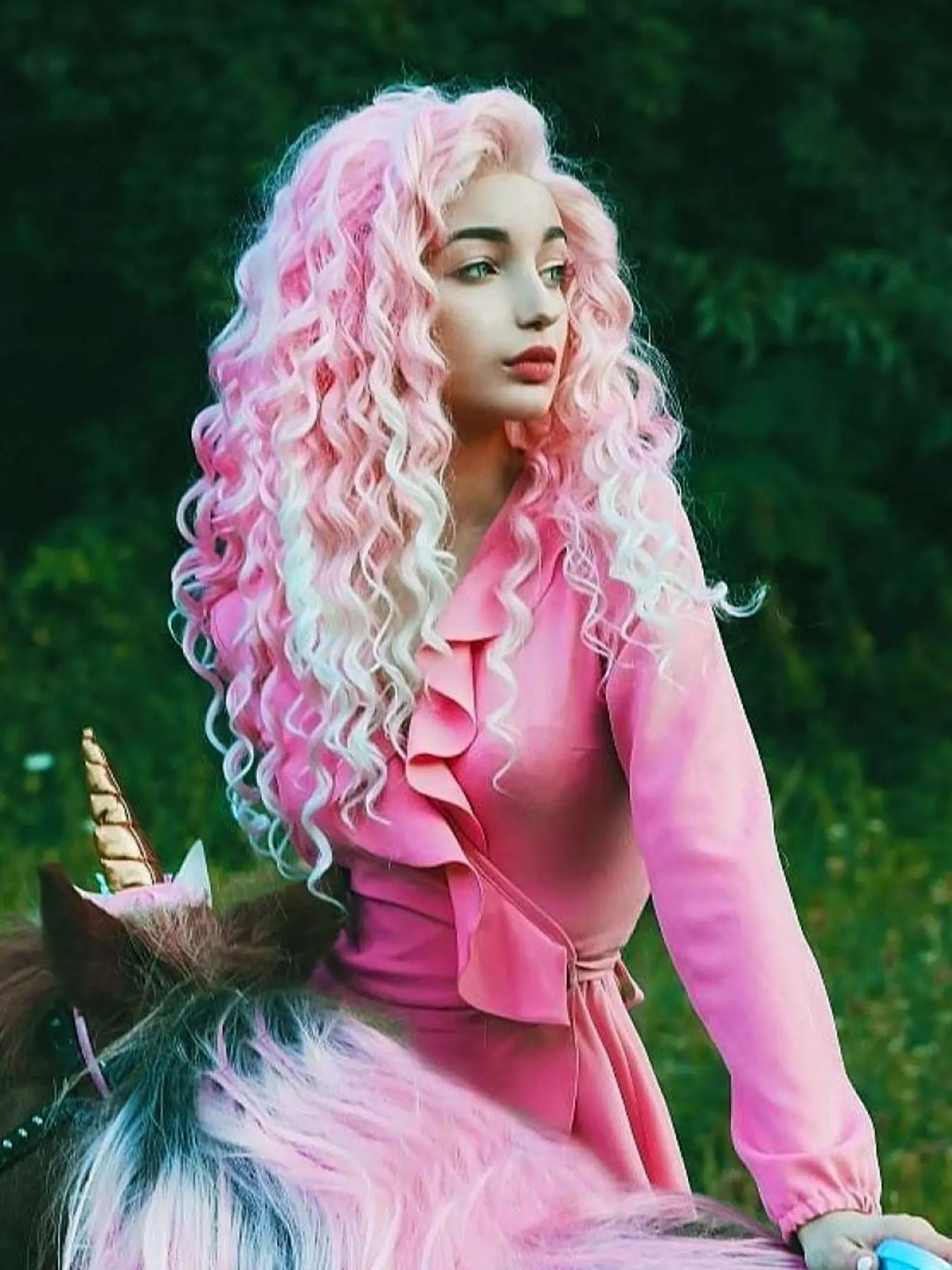 28 Inch Ombre Baby Pink Long Wavy Wigs for Women, Gorgeous Fashion Fluffy Wigs with Curly Bangs, Synthetic Material Full Machine Wigs for Party, Daily Use, Synthetic Hair Wig