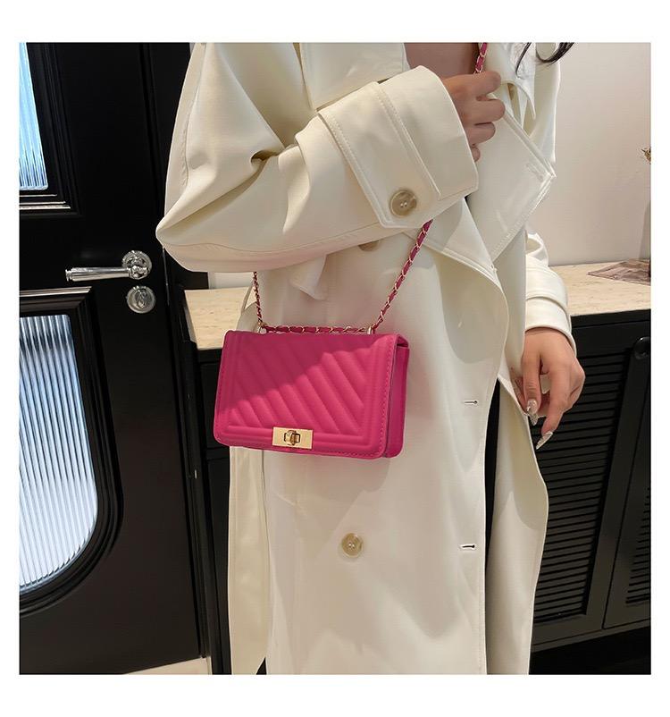 Fashionable New Solid Color PU Embossed Shoulder Bag, Street Commuting Crossbody Bag, Minimalist Women's Chain Small Square Handbag