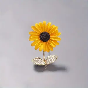 A set of sunflower brooch, jacket, and zinc alloy flower brooch for bags, exciting fashion accessories, and unique gifts to spread a positive atmosphere
