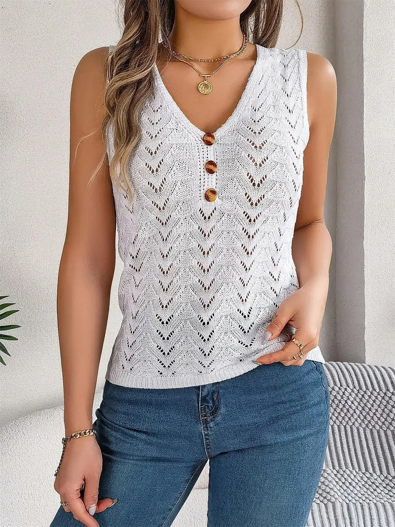 Women's Crochet Cami Top Solid Color Hollow Out Knit V Neck Boho Sleeveless Crop Top Casual Classical Lightweight Sheer Soft Cover-Up Beach Mini Tank Top Holiday Music Festival Summer Outfit Womenswear