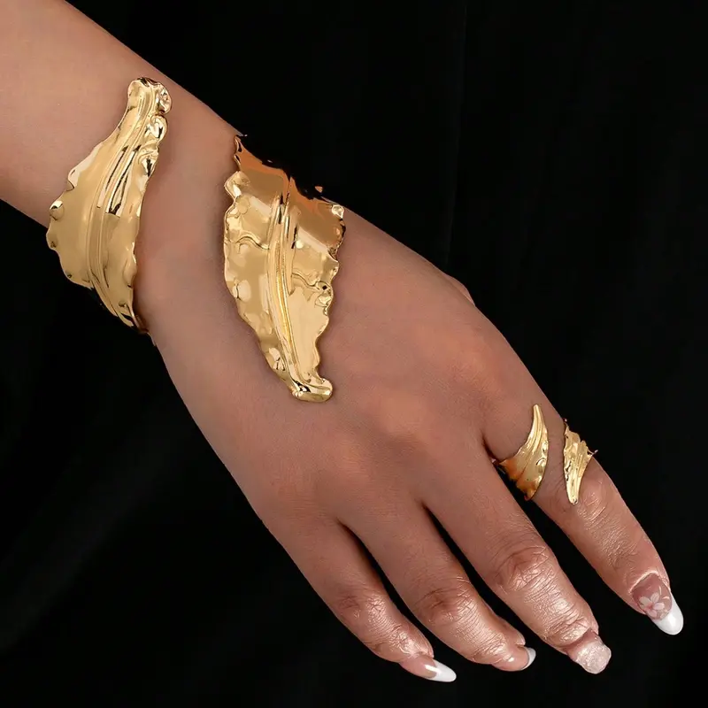 2 pcs Set Exaggerated Luxury Textured Asymmetric Heavy Metal Leaf Bracelet And Ring Jewelry Set, Fashionable And Elegant Accessories Suitable For Women's Daily Wear, Alloy Material