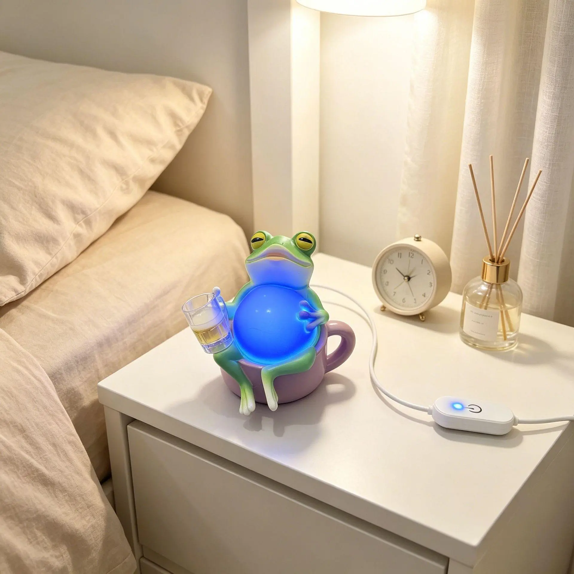 Resin Relaxing Frog in Cup Night Light - USB-Powered Beer Cup-Holding Frog Statue, Cute Bedroom Bedside Table Home Decor Gift