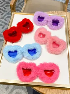 5pcs Women's Plastic Heart Plush Eyewear, Cute Trendy Style, Perfect for Valentine's Day, Birthday, Music Festivals, Street Photography