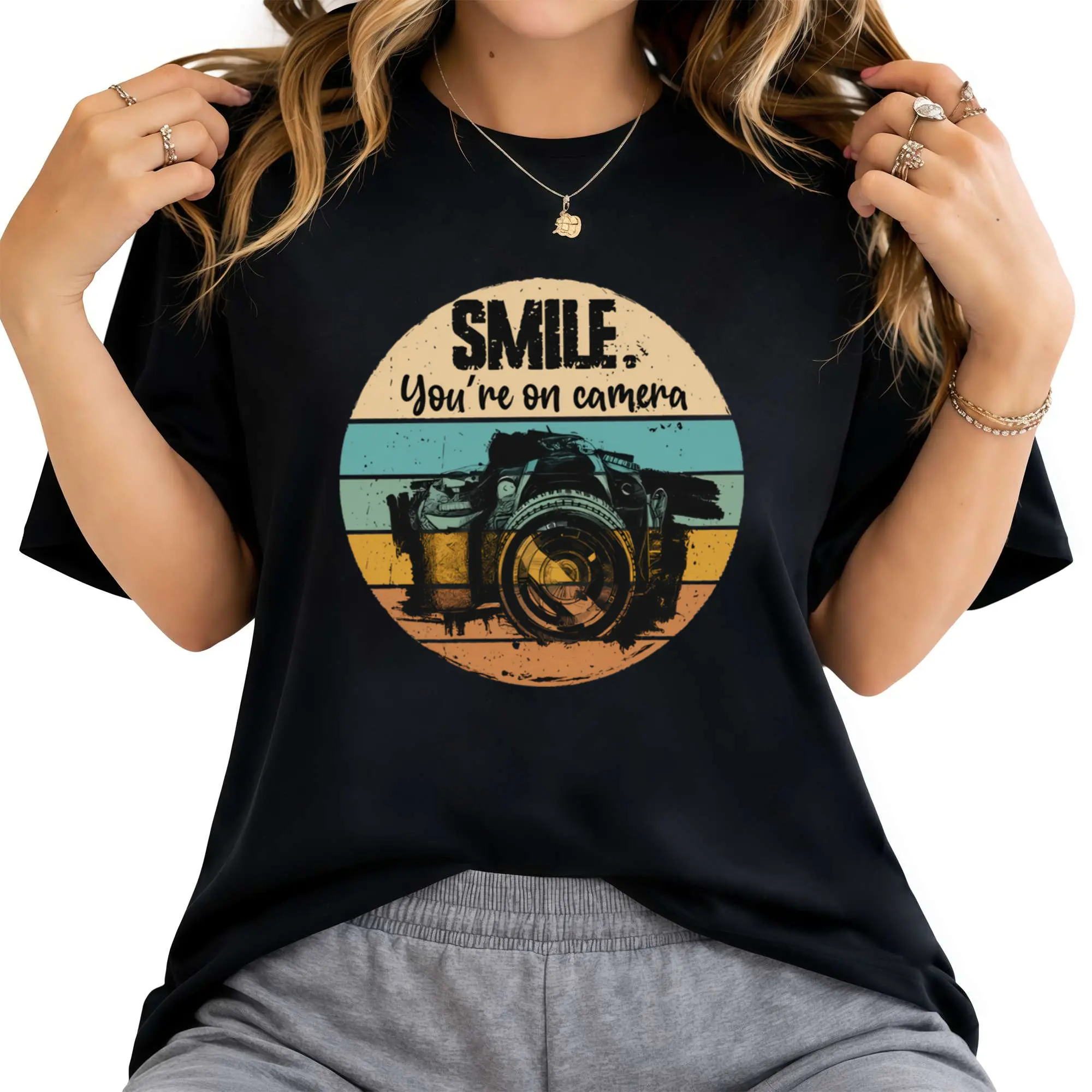 Women's Vintage Photography T-Shirt - Retro Camera Graphics Suitable for Photography Events & Daily Wear - Casual Round Neck Tee for Photographers, Birthday Gift for Photo Lovers (Machine Washable)