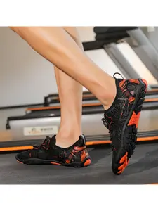 A pair of women's outdoor wading canyoning shoes, breathable and quick-drying mesh, non-slip and wear-resistant, suitable for beach, outdoor and water sports casual wear.