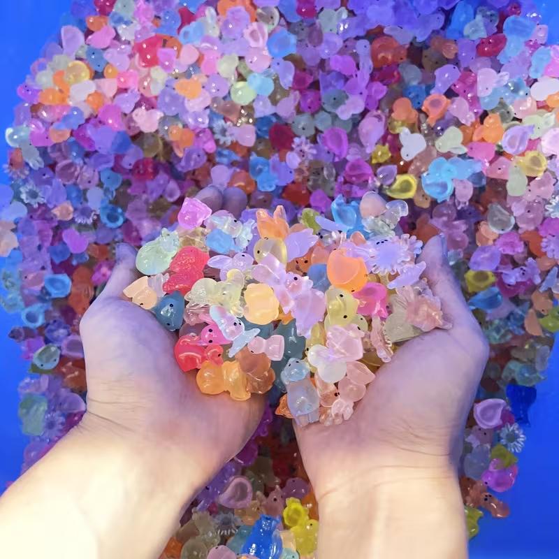 Home Decor Miniatures – 50/100/200 Pcs Glow in The Dark Mini Resin Animals Figurines, Tiny Luminous Animal Figures for Aquarium, Fairy Garden, Dollhouse Decor, Party & Beach Cabana**