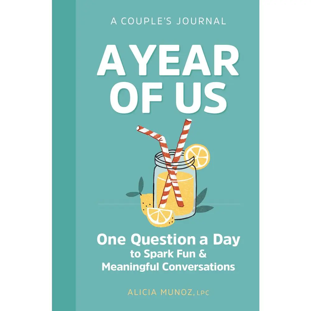 USED Book - A Year of Us: A Couple's Journal: One Question a Day to Spark Fun and Meaningful Conversations by Muñoz, Alicia (Paperback) - english