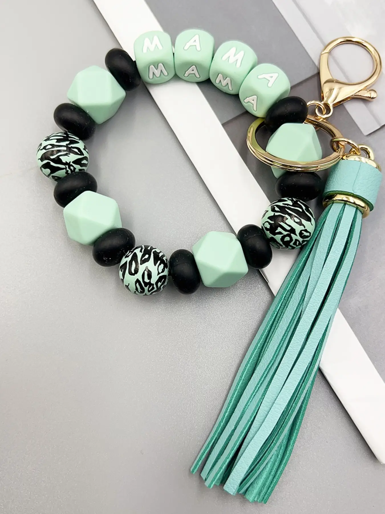Mama Letter Beaded Keychain, Silicone Mama Letter Charm Wristlet Key Ring, Mother Keyring, Keychain For Bags, Bag Pendant, Perfect Gift for Mom, Car Decoration