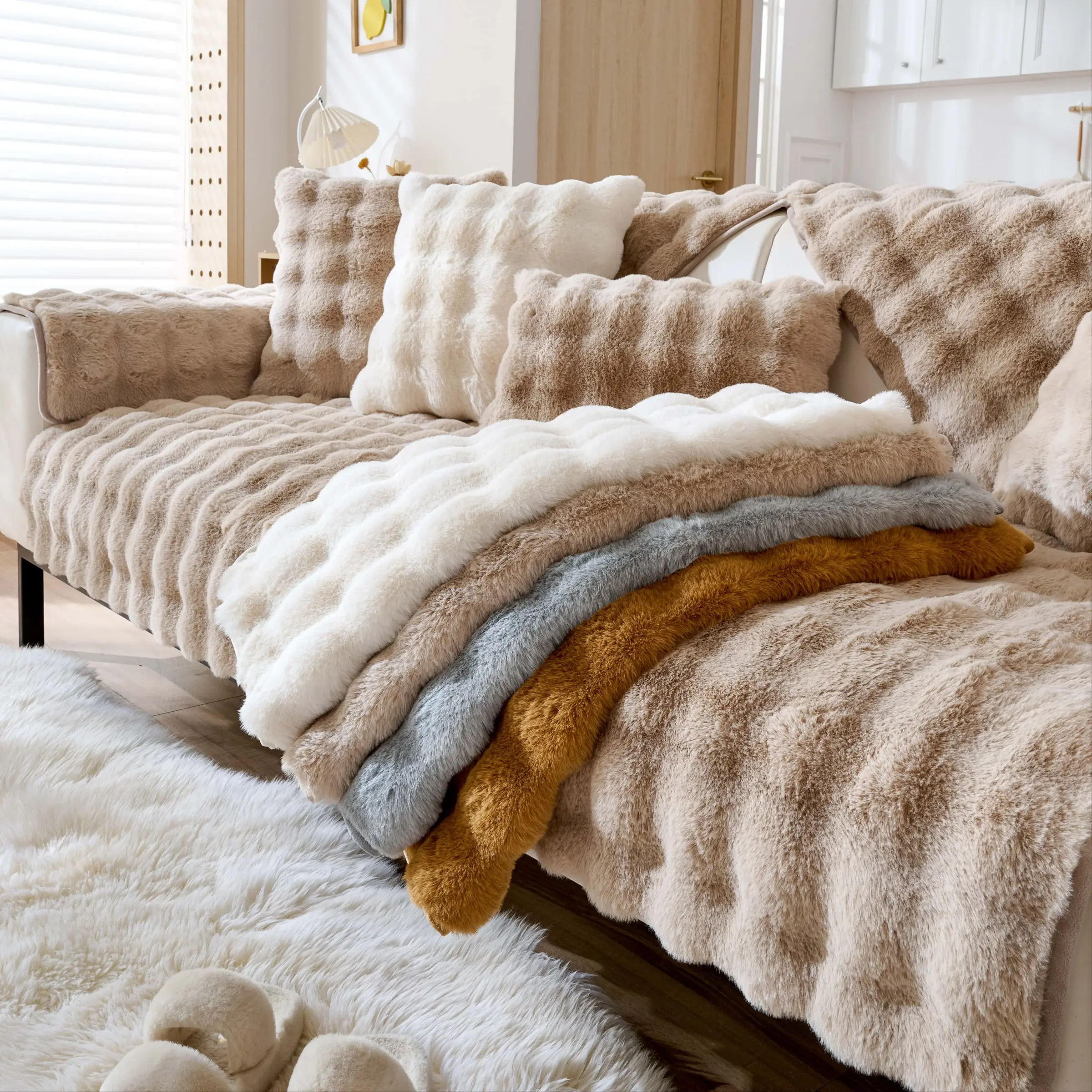 1 PC Solid colour Plush Sofa Cushion Cover, Fluffy Non-Slip Washable Couch Protector Pad, Removable Washable Slipcovers, Slipcovers For Couches And Sofas, Pet-Friendly Sofa Mat, Fits Armchair/Loveseat/3-Seater Sofa, Living Room Decor