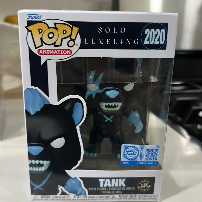 Funko Pop! Solo Leveling Tank Vinyl Figure - Funko Exclusive Chase Variant, Unisex Anime Collectible, TV/Anime Character Pose TV/Movie Character, Art Toy Home Display Decor