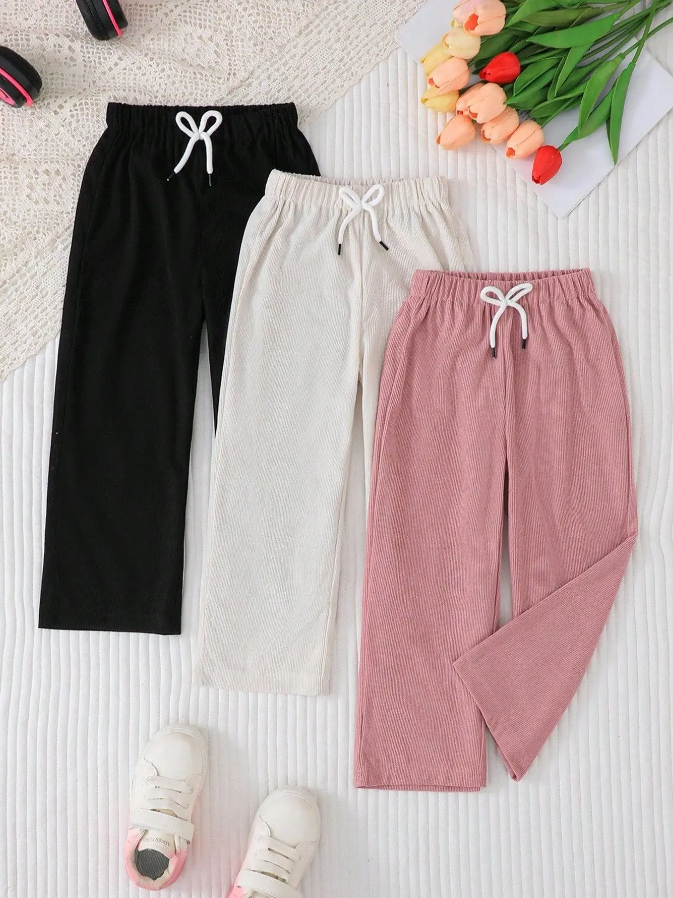 3 Piece Set Young Girl Casual, Playful Heart Pattern Slim-Fit Pants, Elastic Waistband, Adjustable Fit, Ideal for Outdoor Activities & Daily Wear