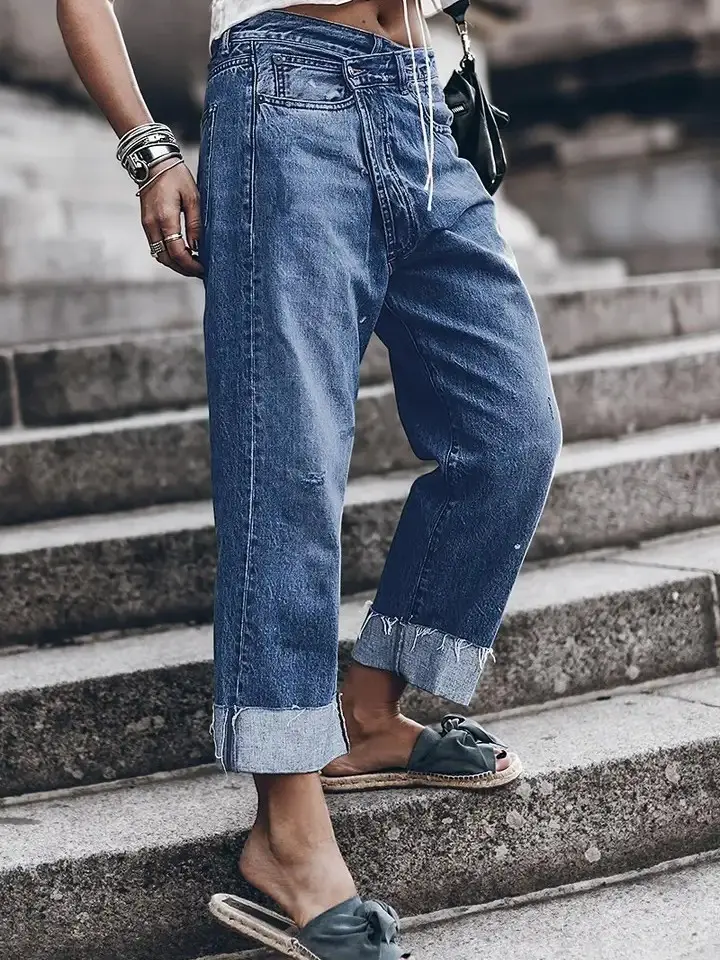 Women's Petite Straight-Leg Denim Jeans, Ideal for Seasonal Layering