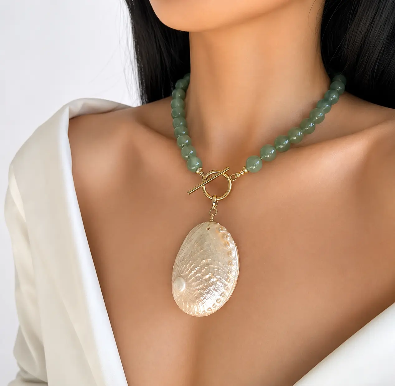 Unisex Chunky Sea Shell Pendant Necklace, 20 in Hand-Knotted Green Aventurine Beads Necklace with Natural Look