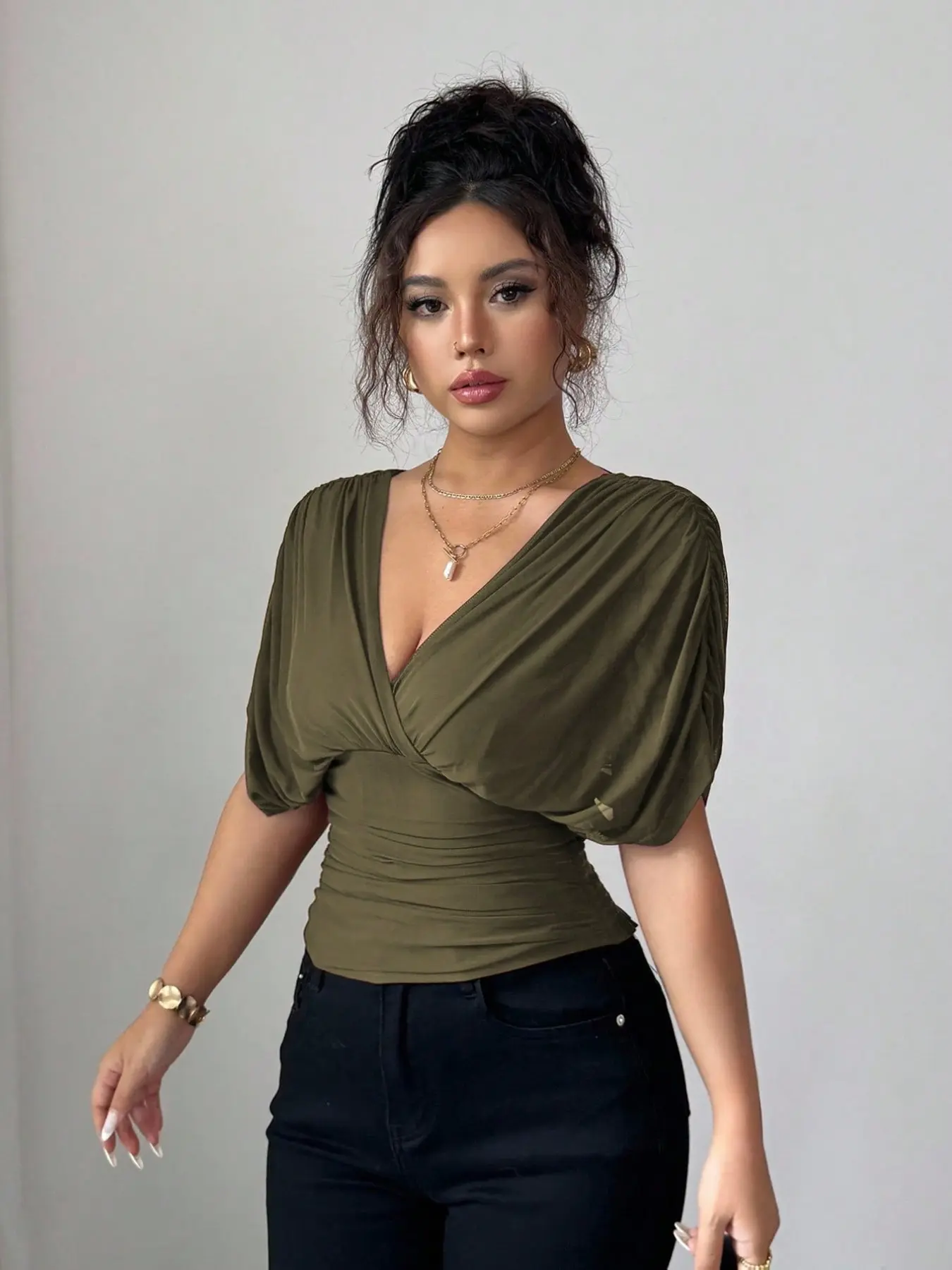 Women's V Neck Ruched Slim Fit Solid Color Blouse, Summer Short Sleeve Fitted Top, Casual Fashion Shirt for Women, Womenswear