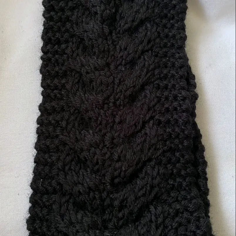 Woman Teen Cable Knit Ear Warmer Headband Black NWOT.   The width is approx 4 inches Cotton Casual
