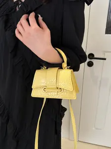 Stylish French Minimalist Single Shoulder Crossbody Bag, Elegant Casual Fashion Handbag for Women, Versatile and Chic Design, Flap Crossbody Purse