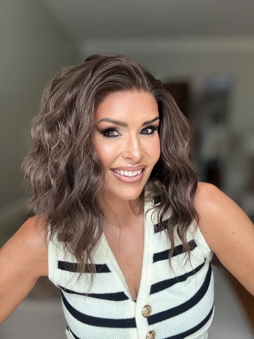 AISOM  Chloe Smoky Brunette Short Water Wave 13x4 Free Part Lace Front Wig Glueless Low Density 120% Natural Looking Synthetic Lace Wig for Women