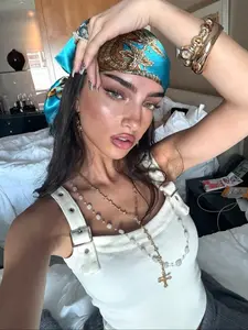 1pc Satin Printed Square Scarf 90*90cm, Women's Headscarf, Versatile Accessory, Belt, Bag, Ribbon, Hairband, Spring Fashion