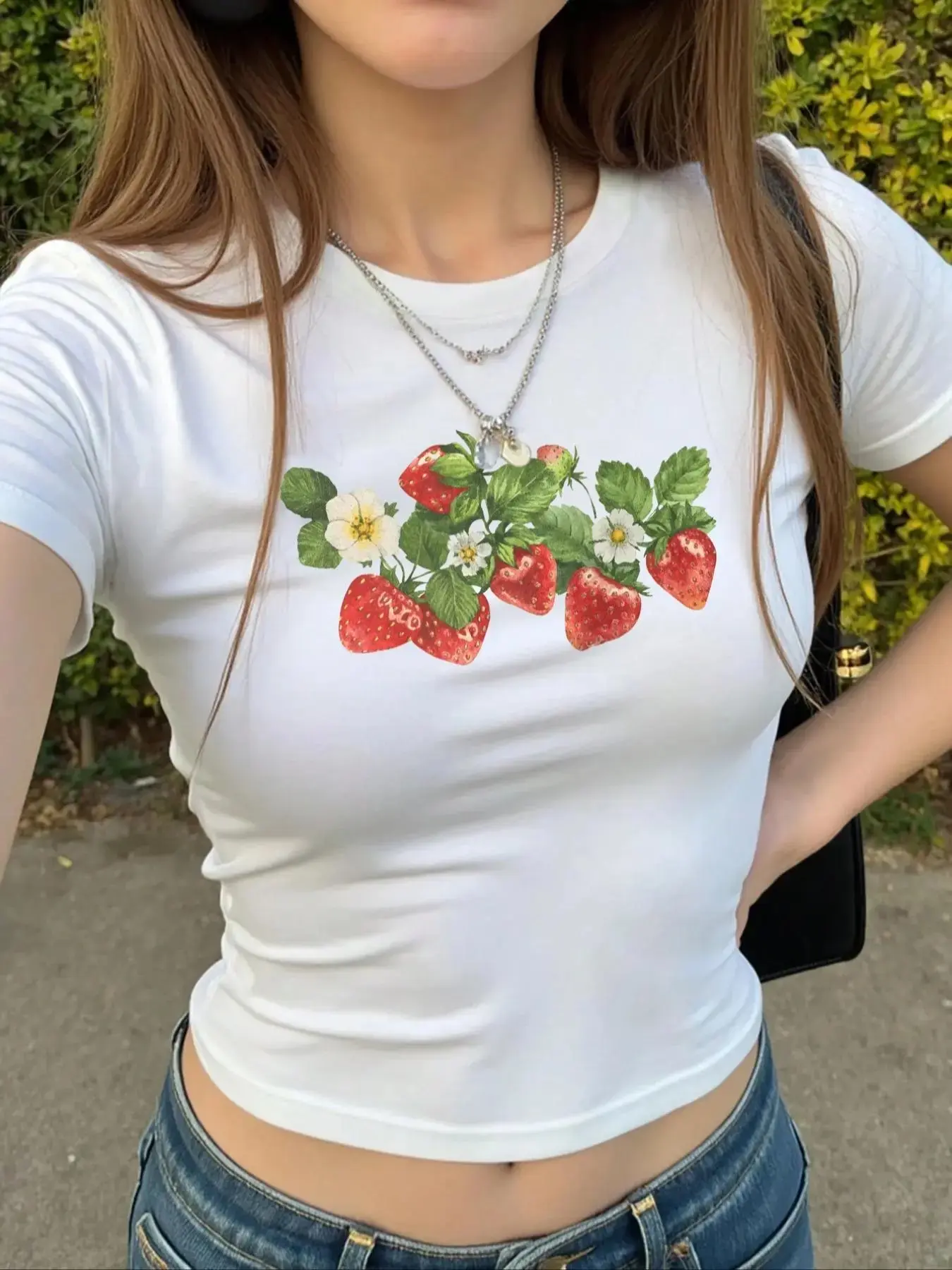 Women's Strawberry Print Round Neck Crop Tee, Casual Slim-fitting Short Sleeve T-shirt, Ladies Summer Clothes for Daily Wear, Top, Floral, WomenswearGift.