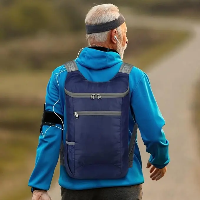 New lightweight folding backpack, casual large capacity backpack, scratch resistant and wear-resistant outdoor portable folding bag
