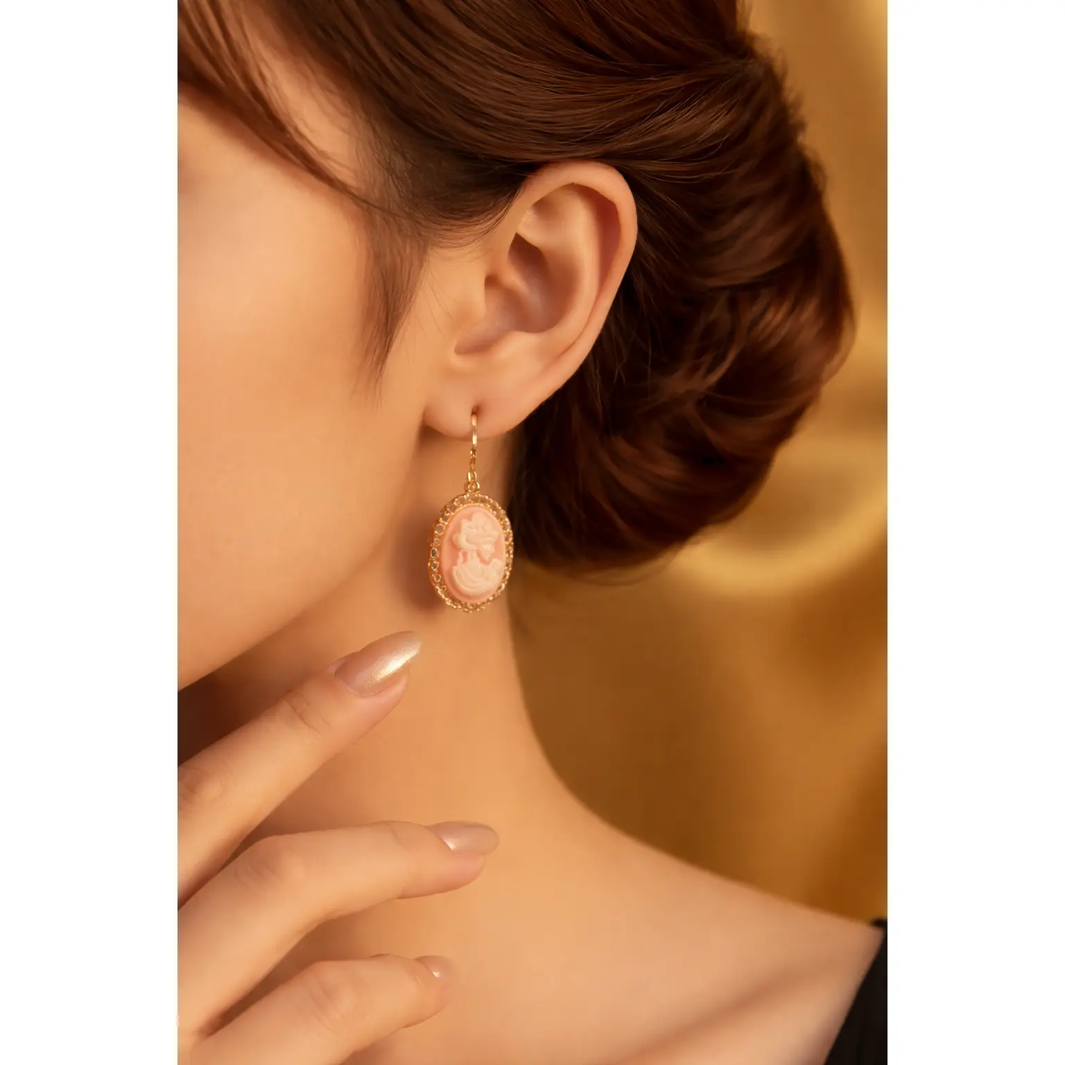 Vintage Romance Cameo Earrings 💎✨