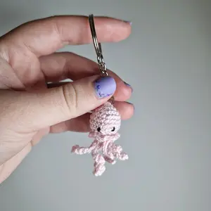 Handmade pink jellyfish keyring crochet amigurumi - microcrochet