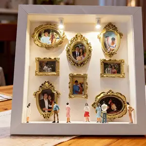 DIY Museum-Style Photo Display Box Features eight vintage-style mini photo frames and two small lights, plus several accompanying mini figurines (styles vary)，gift for birthdays for family or friends，tabletop decoration for weddings, anniversaries or home
