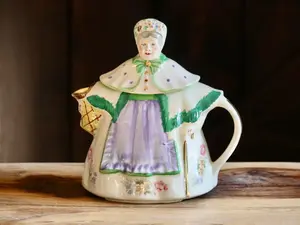 Vintage Shawnee Granny Ann Teapot, Retro Kitchenalia, Cute Old Lady Shaped Teapot with Flower Transferware, Hostess Gift, Cottagecore Charm