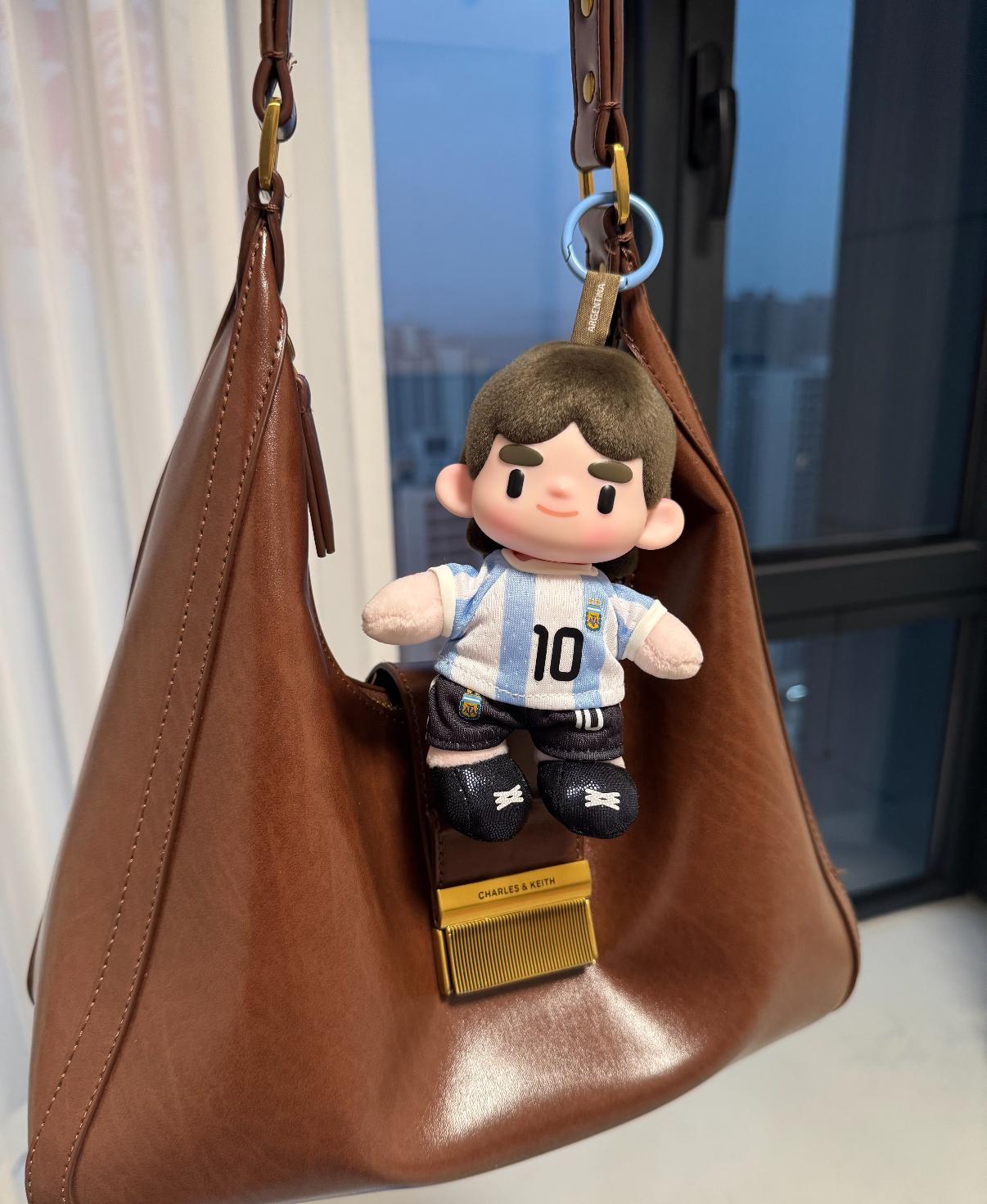 Argentina National Team World Cup Plush Blind Box - 13.5cm Mystery Soccer Doll Bag Pendant & Keychain - Albiceleste World Champion Stuffed Toy Gift for Fans Argentina National Team World Cup Plush Blind Box - 13.5cm Mystery Soccer Doll Bag Pendant & Keychain - Albiceleste World Champion Stuffed Toy Gift for Fans