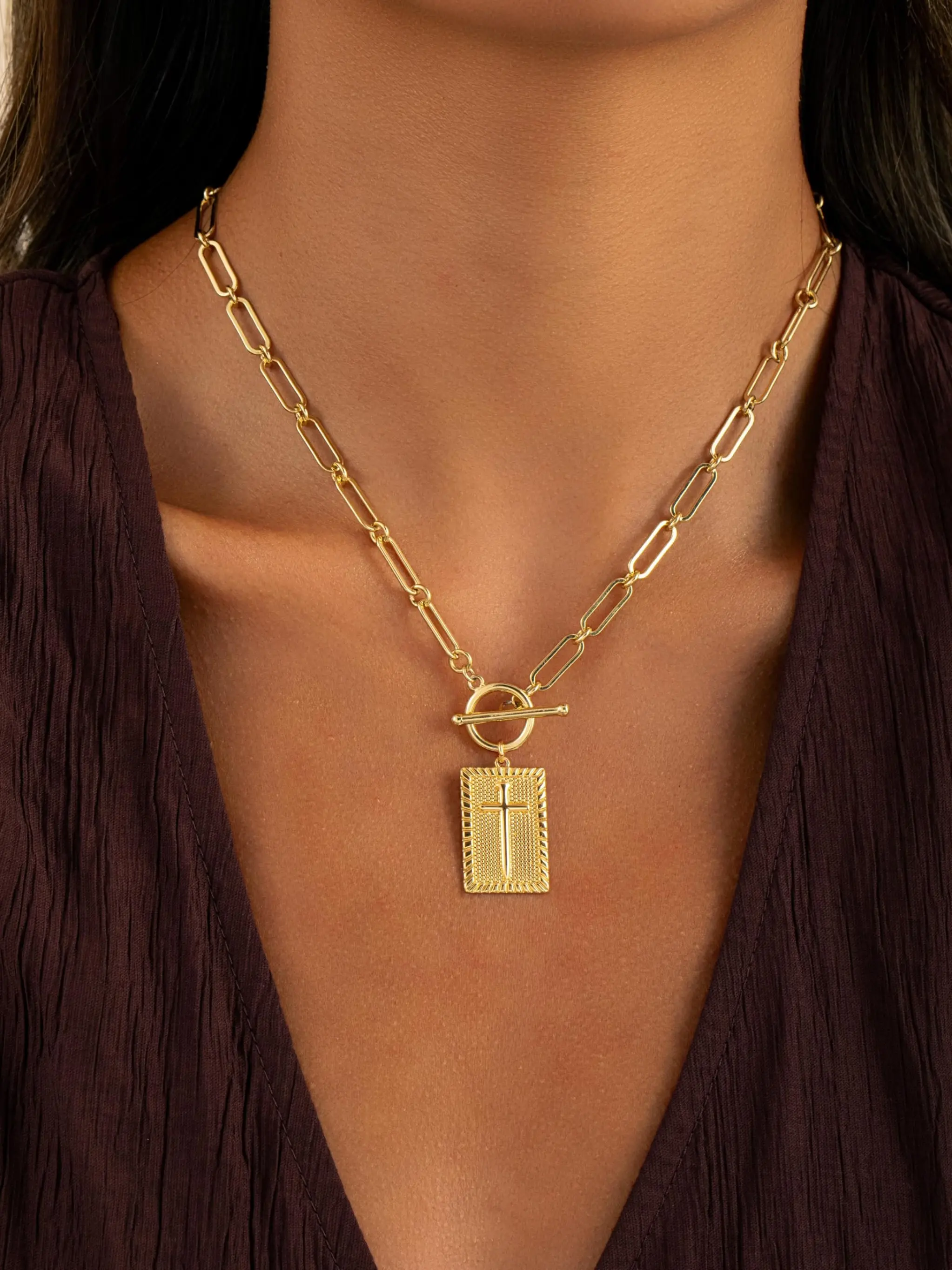 1-piece Gold and Silver Cross Pendant Necklace for Women, Toggle Clasp Rectangle Geometric Cross Design Charm Necklace, Dainty Paperclip Chain Religious Jewelry Gift for Christian Faith, Baptism, First Communion, Cross Necklaces